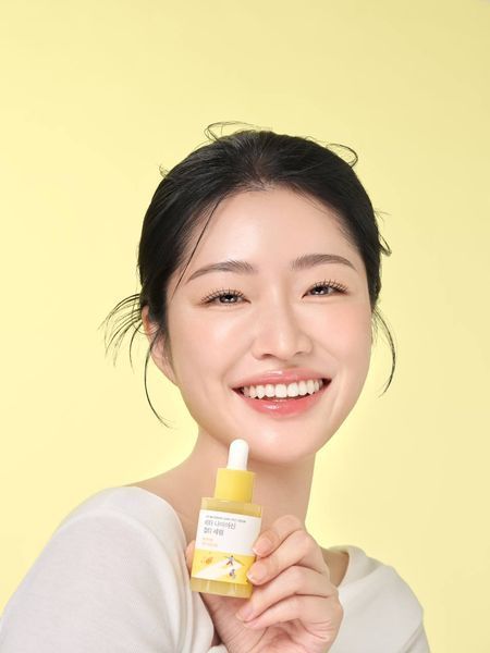 Освітлювальна сироватка з вітаміном C та ніацинамідом ROUND LAB Vita Niacinamide Dark Spot Serum cos90 фото