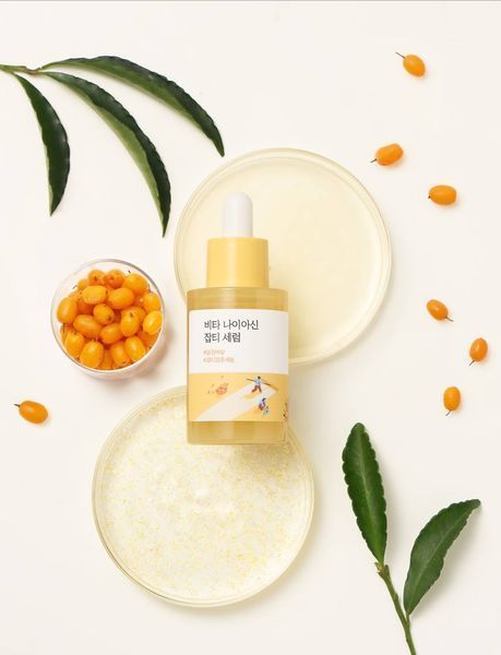 Освітлювальна сироватка з вітаміном C та ніацинамідом ROUND LAB Vita Niacinamide Dark Spot Serum cos90 фото