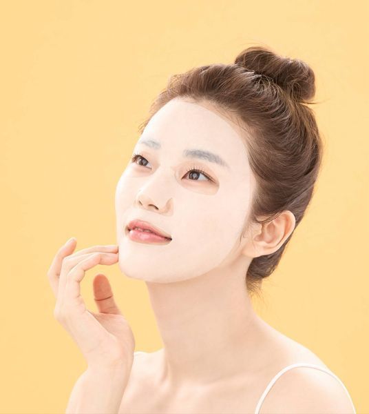 Освітлювальна тканинна маска з вітаміном C та ніацинамідом ROUND LAB Vita Niacinamide Dark Spot Serum Mask cos240 фото
