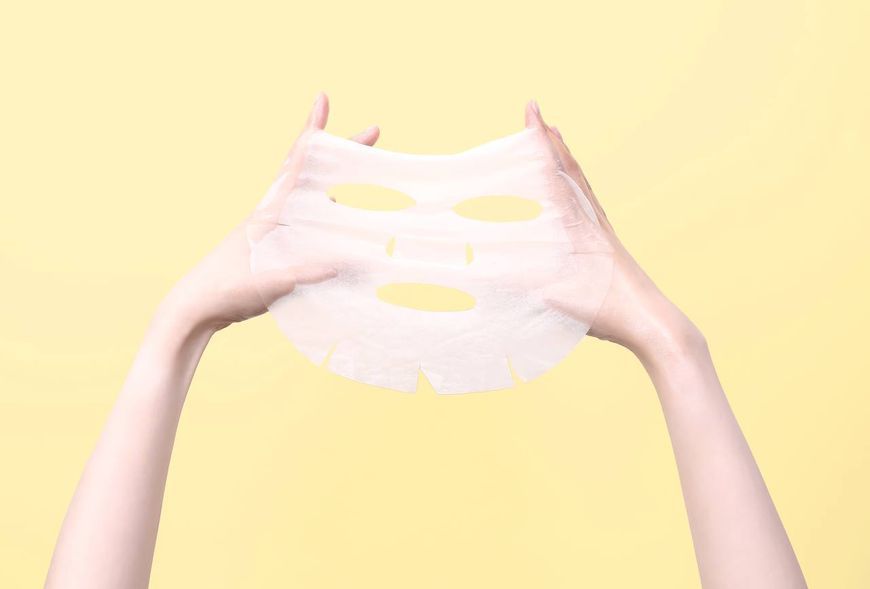 Освітлювальна тканинна маска з вітаміном C та ніацинамідом ROUND LAB Vita Niacinamide Dark Spot Serum Mask cos240 фото