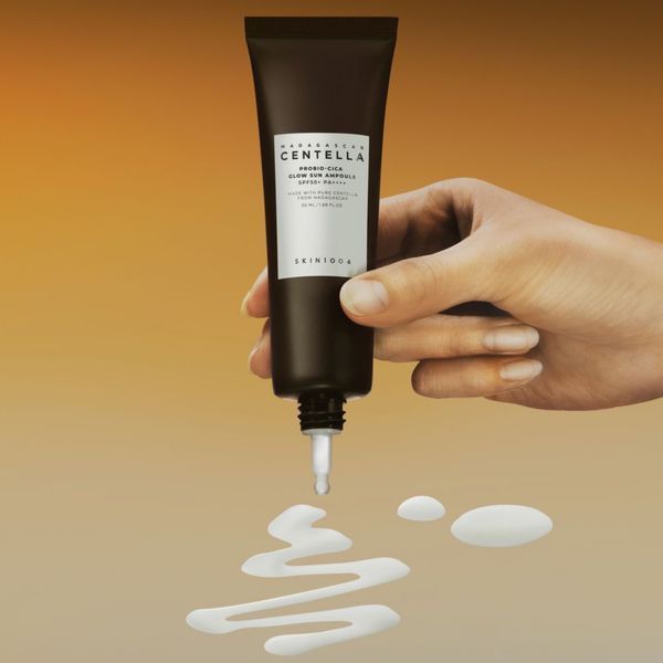 Сонцезахисна сироватка з пробіотиками та центеллою азіатською SKIN1004 Madagascar Centella Probio-Cica Glow Sun Ampoule SPF50+ 50 мл cos1071 фото