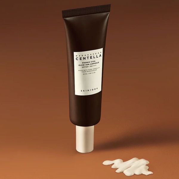 Сонцезахисна сироватка з пробіотиками та центеллою азіатською SKIN1004 Madagascar Centella Probio-Cica Glow Sun Ampoule SPF50+ 50 мл cos1071 фото