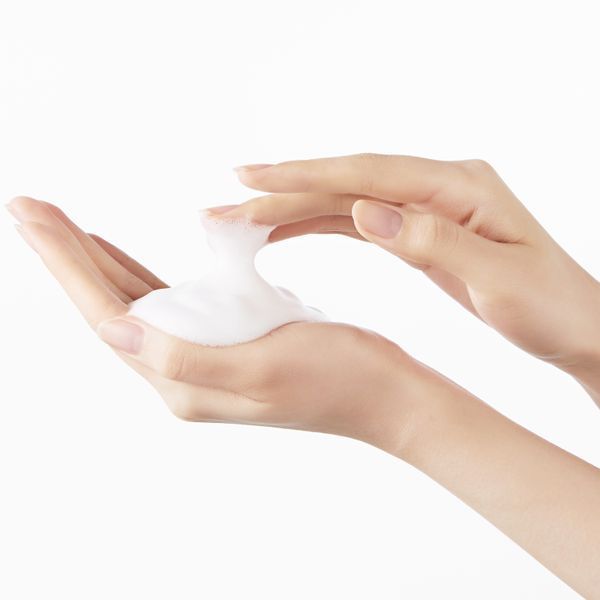 Ніжна пінка для вмивання з пробіотиками UIQ Biome Barrier Cleansing Foam 120 мл cos145 фото